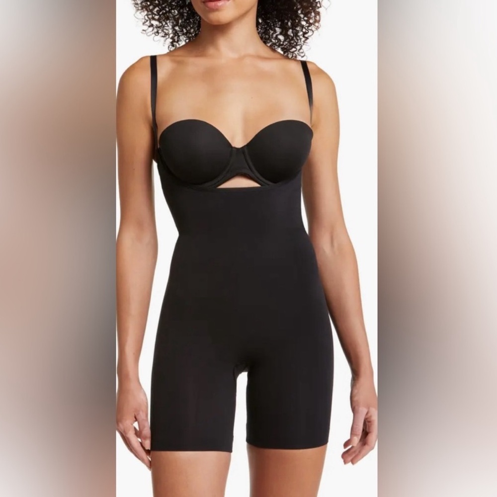 SKIMS Seamless Sculpt Open
Bust Mid Thigh Bodysuit - Onyx Sz L